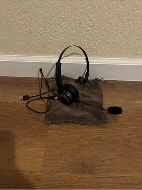 Black USB Wired Headset with Boom Microphone - Brand: